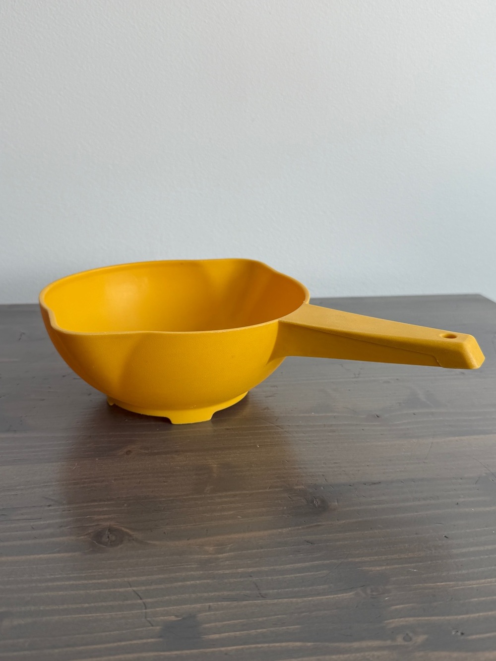 Vintage Tupperware small double spout colinder/strainer